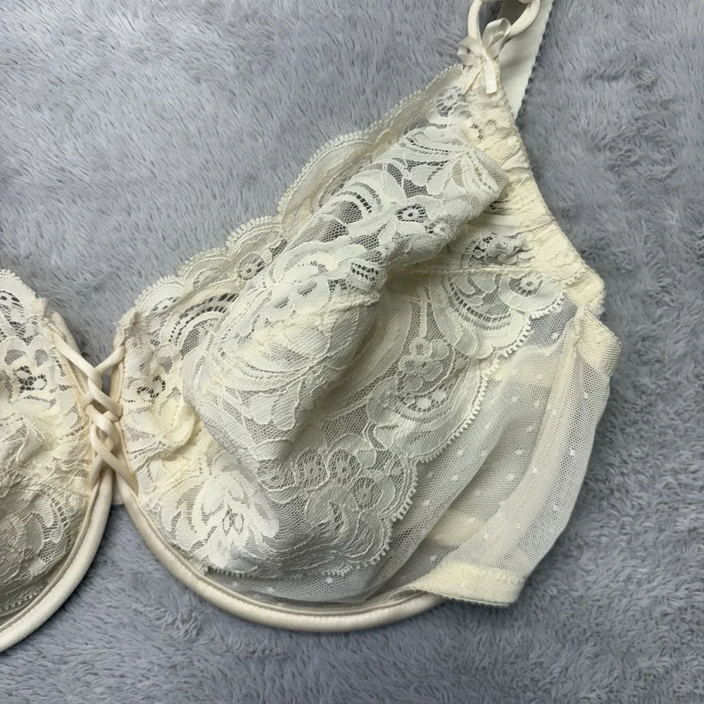 Victoria's Secret Womens Bra 38DD Cream Lace Underwire Gold Tag Vintage Romantic